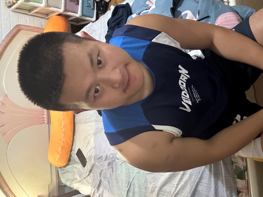 黑皮憨憨体育生
